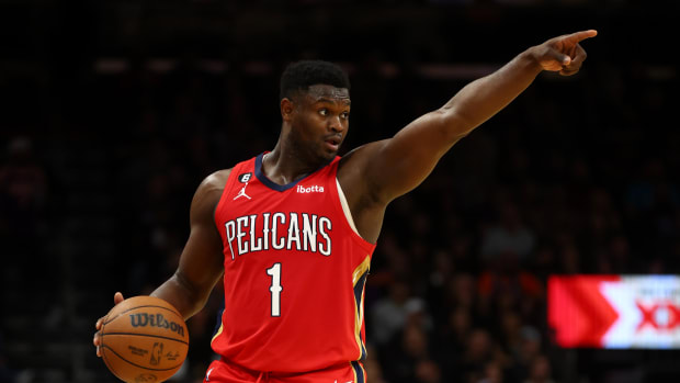 Zion Williamson directs teammates during a game.
